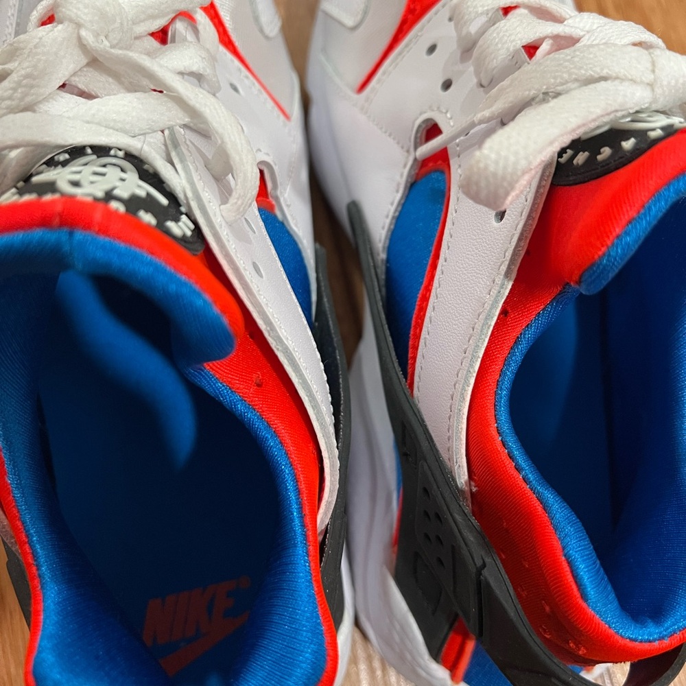 Women’s Nike Air Huarache - new without tags. Never worn - Picture 5 of 12